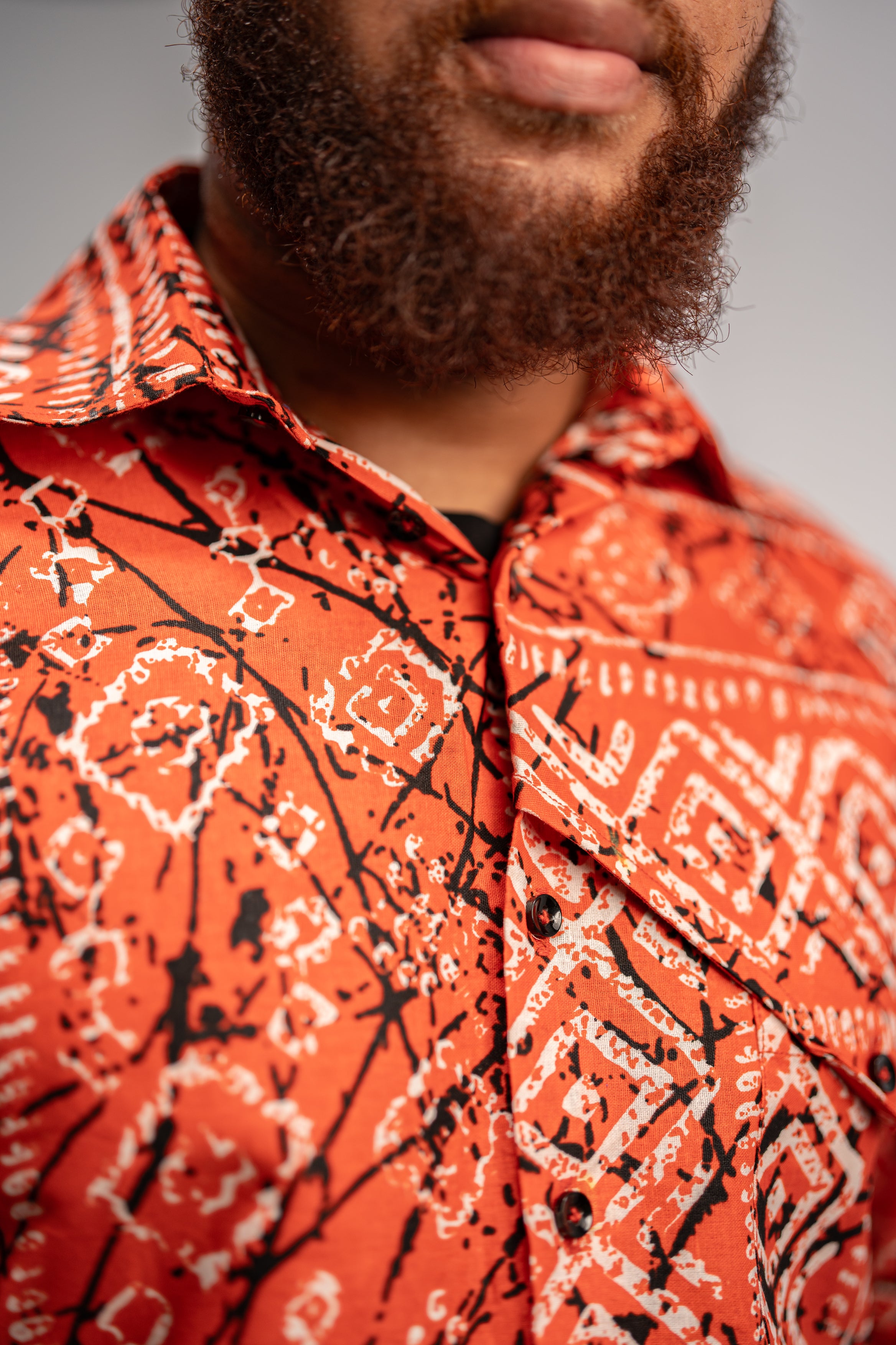 Obafemi Men’s African Print Shirt (Natural Geometric)